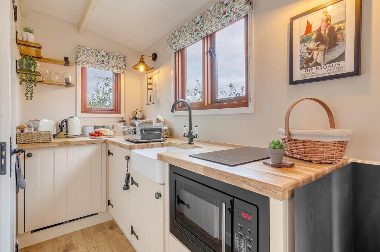 Hayloft And Shepherds Hut In Norfolk Broads With Fire Pit And Bbq From Ginger And Gold Ranworth Exteriér fotografie